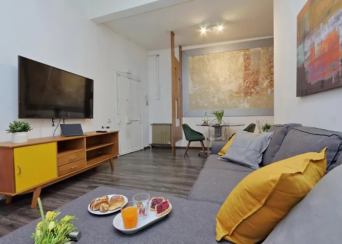 Urbana Delicious Flat